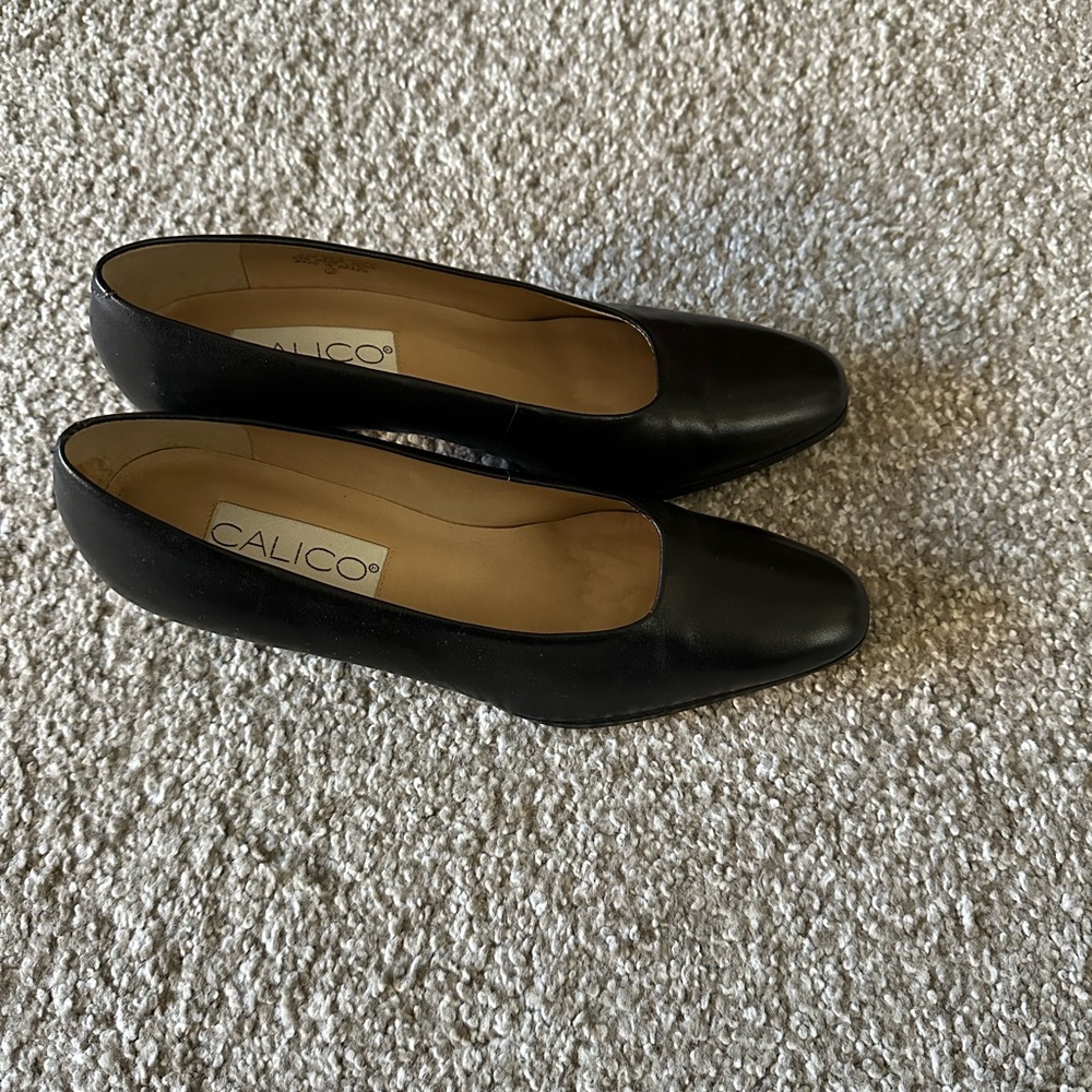 Calico Women's Classic Black Loafers